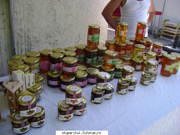 alt stupar taraba produse apicole intr-o piata din kune kilogramul (aprox. 20ron). sortimente mie. CLUB STUPARITUL